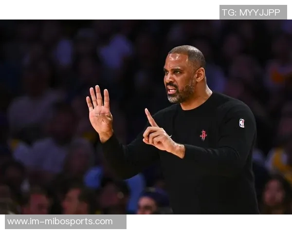 乌度卡称卡佩拉可胜任传统中锋角色与申京联手打造双塔阵容